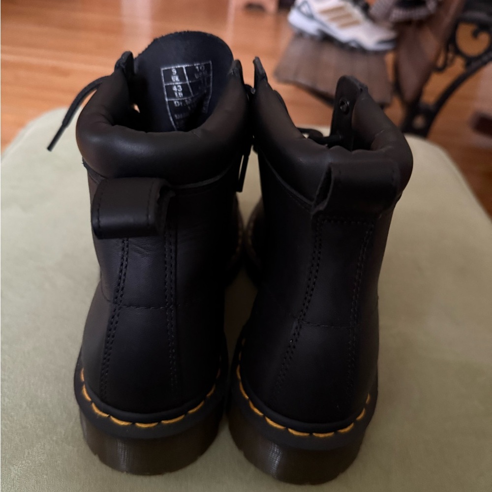 Doc Martens USA size 10.Brand new with box.939 Ben boots. Black greasy leather. - Picture 4 of 8